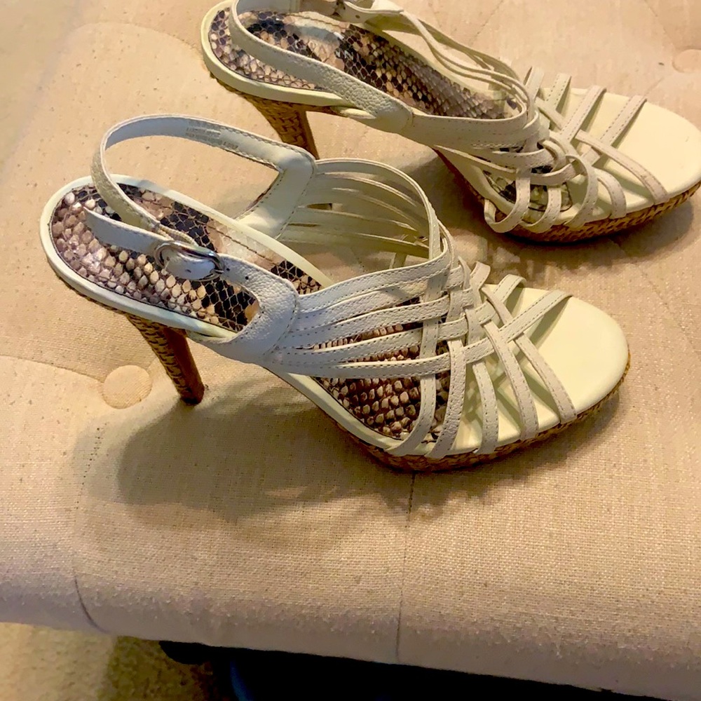 Gianni Bini cute nude heels new never been worn.